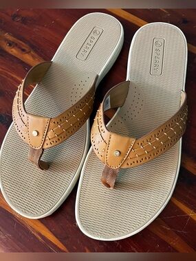 NEW Sperry Tan Flip Flop Sandals
